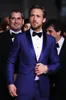 Wysokiej jakości Groom Tuxedos Blue Shawl Lapel Groomsmen Mężczyźni Prom Ślubny Formalna Obudowa Garnitur Custom Made (Kurtka + Spodnie + muszka)