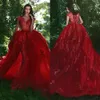 Faszinierendes rotes Meerjungfrau-Abschlussballkleid mit Überrock, sexy V-Ausschnitt, perlenbesetzte Spitzenapplikationen, Abendkleider, glamouröse, lange Abendkleider aus Tüll 2018