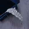 Lyxiga silverkristaller Bröllopskronor Pärlor Shinning Bridal Tiaras Rhinestone Head Pieces pannband Billiga hårtillbehör Pageant2836