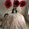 2018 Quinceanera vestido de baile vestidos Champagne colher pescoço frisado mangas meia branco Appliqued 3D flores Sweet 16 festa Prom vestidos de noite