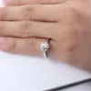 Kraliçe Brilliance 2CT Lab Grown Moissanite Elmas Nişan Düğün Kadın Yüzük Platin Kaplama 925 Ayar Gümüş Güzel Jewerly Q171026