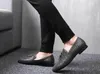 Mocassins casuais masculinos, sapatos com borla, estilo italiano, para festa de casamento, sapatos de couro de negócios