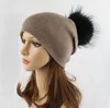 高品質のウールの帽子レディース秋と冬の染色のアライグマの毛皮の編み物帽子屋外の暖かい黒の髪のボール冬の帽子