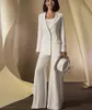 2019 Neue Satin-Hosenanzüge für die Brautmutter mit langen Ärmeln und Jacke, Mutterkleider nach Maß, weiße formelle Outfits 131