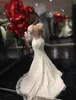 Abiti da sposa a sirena a maniche lunghe Appliques con collo trasparente Tulle Raso Abiti da sposa sexy da cappella su misura Bottoni ricoperti Vedi attraverso la schiena