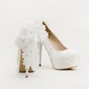 Bonito Branco Flores De Cetim Sapatos De Noiva Super Stiletto Sapatos de Plataforma de Salto Alto Sapatos De Casamento Material Confortável Sapatos de Dança