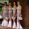 Gorgeous Bridesmaid Dresses Mermaid Bröllopsfest Main of Honor Gowns med High Neck Lace Appliques Sash och Open Back Sweep Train