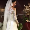 vestios de novia abiti da sposa in pizzo maniche lunghe spalle scoperte abiti da sposa abbottonatura abiti da sposa con strascico