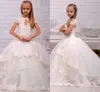 cortos vestidos de niña de flores blancas