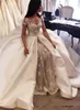 Luksusowe Suknie Balowe Suknie Ślubne Saudyjska Arabia Czapka Rękaw Koronki Aplikacja Satin Overskirt Suknie Ślubne Custom Made Dubai Suknia ślubna