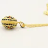 Pendentif oeuf Fabergé émaillé fleur oeuf de Pâques en forme de fleur d'équinoxe pour collier de style russe avec chaîne en cristal et plaqué or