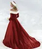 Zimowe futra ślubne Suknie ślubne ciepłe długie rękawie Train Off-the-Ramulder A-Line Czerwone suknie ślubne Vestidos de Noiva 2019 Nowy SE317U