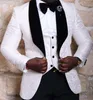 Marca New Groomsmen Xaile Velveteen lapela do noivo Smoking Vermelho Branco Black Men Suits Wedding Best Man Blazer (Jacket + Calças + Bow Tie + Vest)