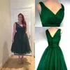 2020 Brautjungfer Tee Länge Kleider mit V-Ausschnitt Dark Green Plus Size Trauzeugin Kleid Chiffon- eine Linie preiswerte Partei Kleider