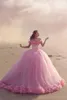 Puffy 2016 vestidos de quinceañera de color rosa princesa Cenicienta vestido de bola largo formal vestidos de novia tren de la capilla fuera del hombro flor 3D EN3176