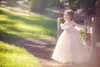 Blush bollklänning Flower Girl Tutu klänningar med blomma skärm ärmmar band golvlängd bröllop blomma baby flicka klänning gemenskap9889748