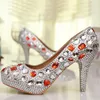 Spedizione gratuita di lusso in argento fatto a mano strass cristallo rosso scarpe da sposa punta rotonda tacco alto scarpe da damigella d'onore prom tacchi alti