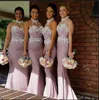 Gorgeous Bridesmaid Dresses Mermaid Bröllopsfest Main of Honor Gowns med High Neck Lace Appliques Sash och Open Back Sweep Train