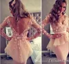 Designer Short Cocktail Dresses Lace Prom Dress Knee Length V-Neck Appliques Long Sleeve Evening Party Gown Sexy Open Back robe cocktail