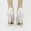 Bonito Branco Flores De Cetim Sapatos De Noiva Super Stiletto Sapatos de Plataforma de Salto Alto Sapatos De Casamento Material Confortável Sapatos de Dança