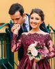 2018 Ny Arabisk Burgundy Prom Klänningar Av Skulder Långärmad Illusion Beaded Lila Satin Sweep Train Formell Party Dress Evening Gowns