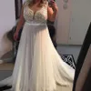 Linda A-Line Wedding Lace Vestidos de noiva Tulle Vestidos Custom Made 2019 Sheer V-Neck ver através Voltar Plus Size Vestidos Longos