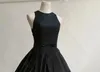 Aantrekkelijke eenvoudige stijl zwarte bemanning knielengte strapless pure halslijn taffeta baljurk ruche cocktail jurken