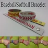 Baseball- oder Softball-Lederarmband mit roten Nähten und Sportschmuck mit Druckknopfverschluss