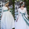 Romântico Francês Lace Flower Girl Vestidos 2019 vestidos primera comunion para ninas 3/4 mangas compridas Jewel Neck Sash Cor Diferente