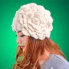 Venta al por menor Cálido Trabajo hecho a mano Acrílico Gorro de punto y guantes conjunto Flor Esquí Envío Gratis