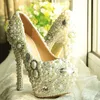 Neue Ankunfts-Hochzeitsschuhe mit Kristall und Perlen, weiße Brautkleid-Schuhe, Stiletto-Absatz, runde Zehen, Damen-Jubiläumsparty-Schuhe224S