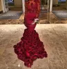 2017 부르고뉴 블랙 소녀 이브닝 드레스와 장미 꽃 프릴 아플리케와 긴팔 이브닝 드레스와 깎아 지른 인 어 공주 유행 드레스 브래지어