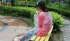 Imperméable unique en plastique mode imperméables PE jetables chauds Poncho vêtements de pluie voyage manteau de pluie vêtements de pluie 2000 pièces HK28