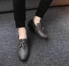 Mocassins casuais masculinos, sapatos com borla, estilo italiano, para festa de casamento, sapatos de couro de negócios