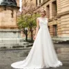 Bez rękawów Bateau Neck Suknie ślubne A-Line Illusion Powrót Aplikacje Suknie dla Bridal Soft Tulle Sweep Pociąg Vestido de Noiva