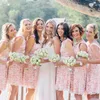 Korte kant bruidsmeisje jurken ronde hals bruidspartij jurken met sjerp 2017 goedkope witte overlay kant meid van erejurk onder de 100