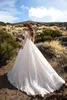 2019 Vestidos de novia modestos y baratos de una línea Flores florales en 3D Apliques de encaje Mangas largas Tren de barrido Espalda abierta Vestidos de novia de talla grande