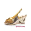 Altın Rhinestones Kama Düğün Ayakkabı Cut-out Sandalet Gelinler Için Yüksek Topuk Slingback 8 cm Tıknaz Topuk Kristaller Ayakkabı Kadınlar Peep Toe Slip-ons