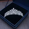 Cristales de plata de lujo Coronas de boda Perlas Tiaras nupciales brillantes Piezas para la cabeza de diamantes de imitación Diadema Accesorios para el cabello baratos Pageant250s