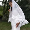 Véu de noiva curto de 2 camadas com lantejoulas brilhantes, cobertura de borda de renda, véu de noiva com pente, acessórios de casamento NV71152609