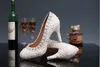 豪華な純粋な白真珠の結婚式の靴3インチ快適な丸いつま先のトウズリップのブライダルドレスシューズバラantineギフトパーティープロムの靴