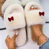 Kvinnor Sandaler Kvinna Furry Slippers Faux Fur Slides Girls Sweet Bowknot Decor House Slippers Ladies Fluffy Flip Flops Brand Shoes Y220307