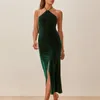 Femmes élégantes vert velours licou robe mode dames mince fente côté robes Sexy femme Chic dos nu Vestidos 210430