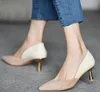 Дизайнерские женские туфли на каблуках Хаки заостренные пальцы наполненные кожи простоты 6,5 см смешанные цвета неглубокий рот мода леди платье обувь