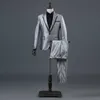 2021 hommes mode rayé hôte Costumes Costumes scène chanteur noir et blanc or argent robe (blazer + pantalon) X0909