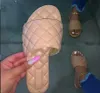 sandalias brillantes pisos