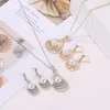 Ffashion Pearl Jewelry مجموعة مزاجية إسقاط قلادة مسمار أقراط مجوهرات من قطعتين