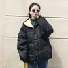 特大の本物のフルジッパーソリッドファッションコットンコットンパッドドジャケットもっと大きいヤードフード付き暖かいQ17冬の女性210910
