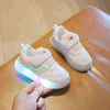 Taglia 15-25 Scarpe da bambino a led per ragazze dei ragazzi Scarpe da ginnastica con fondo morbido per bambini luminosi con luci a LED Tenis incandescente 220115