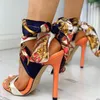 Sommar Mode Utskrift Tvärbundet Stiletto Rund Toe Peep Kvinnor Sandaler 2021 Party High Heel Silk Scarf